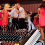 DJ i wodzirej w jednym, czyli nowoczesna oprawa muzyczna wesela